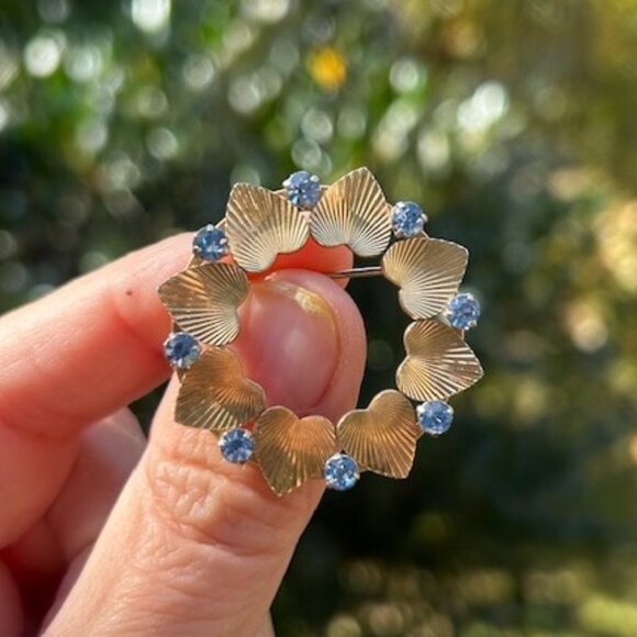 KREMENTZ 14K Rolled Gold Overlay Heart Blue Rhinestone Circle BROOCH - Picture 3 of 7